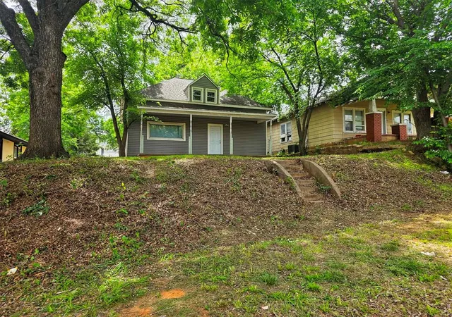 3rd image of 907 W Minnesota Ave, Chickasha, OK 73018 | MLS# 1226978