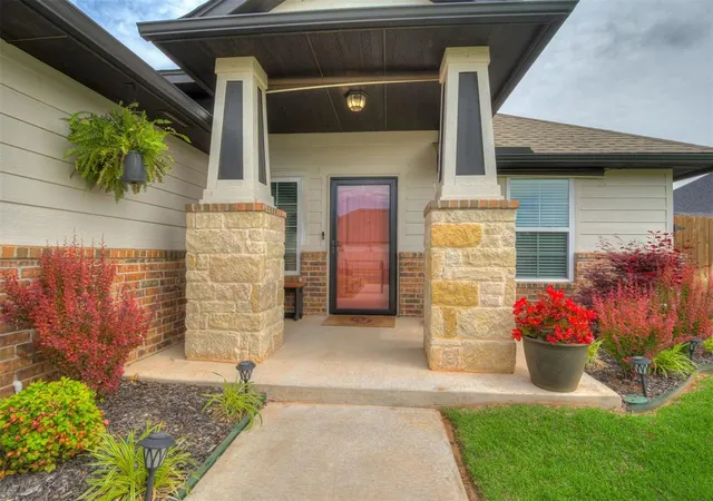 Photo 4 of Single family home for sale at 2416 Crk Side Cir, Moore, OK 73160 | MLS# 1226981 | Listing updated on 2026-05-13