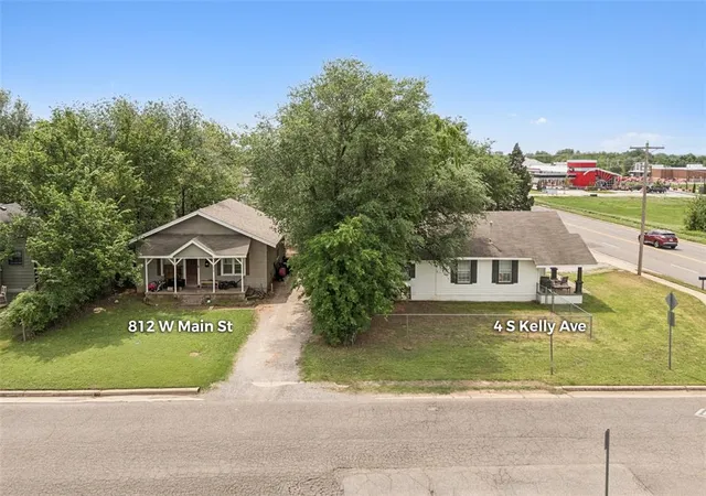 Photo 3 of Single family home for sale at 4 S Kelly Ave, Edmond, OK 73003 | MLS# 1226999 | Listing updated on 2026-06-30