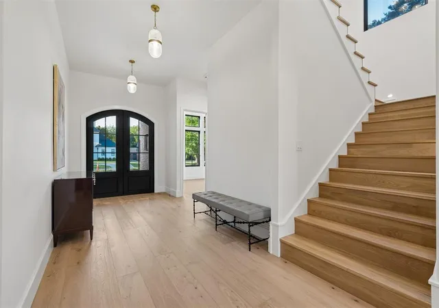 Photo 2 of Single family home for sale at 1722 Huntington Ave, Nichols Hills, OK 73116 | MLS# 1227021 | Listing updated on 2026-08-05