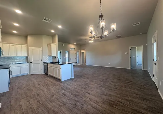4th image of 24947 Belmont Pass, Cashion, OK 73016 | MLS# 1227094
