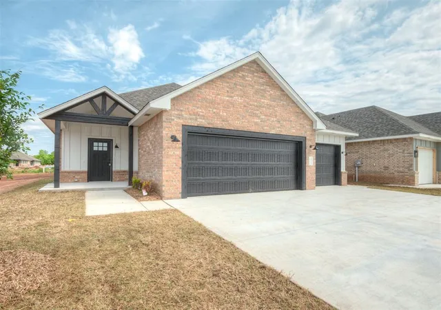 Homes for sale in Yukon, OK | 10621 Sw 18th St, Yukon, OK 73099 | MLS# 1227096