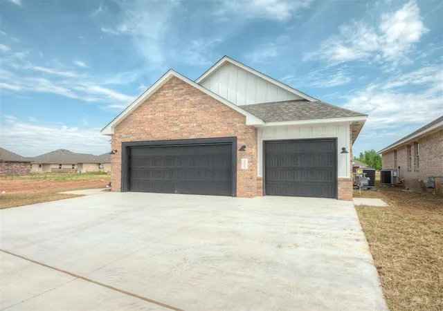 Homes for sale in Yukon, OK | 10621 Sw 18th St, Yukon, OK 73099 | MLS# 1227096