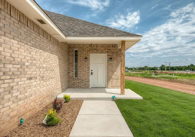 Photo 2 of Single family home for sale at 10617 Sw 18th Street, Yukon, OK 73099 | MLS# 1227104 | Listing updated on 2026-09-19
