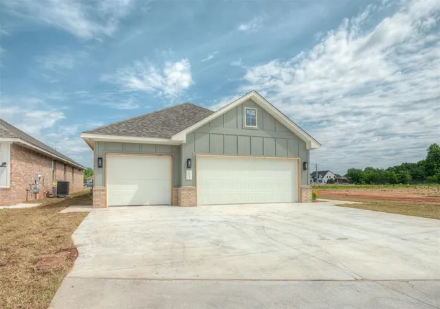 Homes for sale in Yukon, OK | 10617 Sw 18Th St, Yukon, OK 73099 | MLS# 1227104