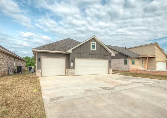 2nd image of 1817 Long Cove Ave, Yukon, OK 73099 | MLS# 1227112