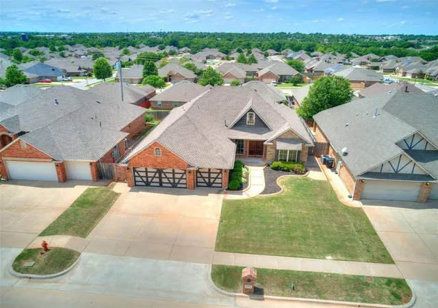 Photo 3 of Single family home for sale at 1113 Kelsi Dr, Moore, OK 73160 | MLS# 1227213 | Listing updated on 2026-09-15