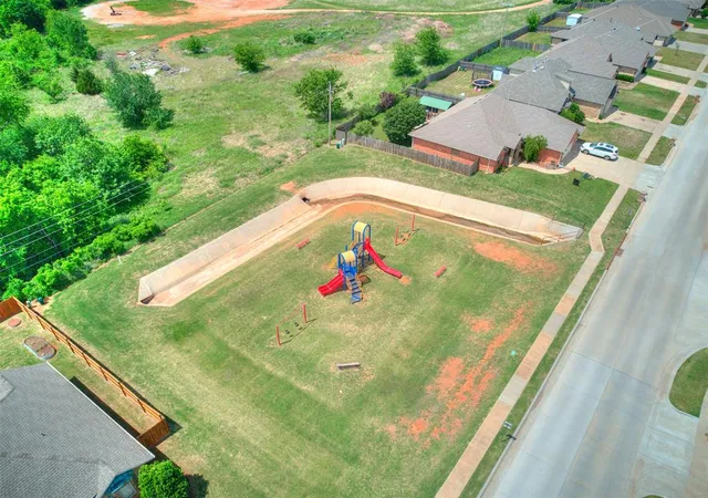 Photo 4 of Single family home for sale at 1113 Kelsi Dr, Moore, OK 73160 | MLS# 1227213 | Listing updated on 2026-09-30