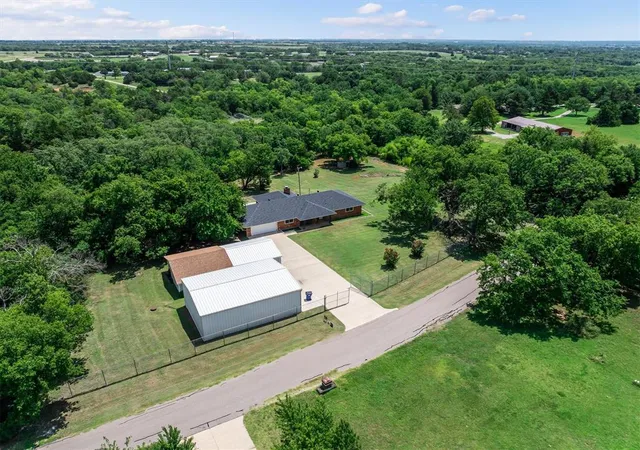 Homes for sale in Piedmont, OK | 400 Longview Sw Dr, Piedmont, OK 73078 | MLS# 1227257