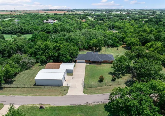 Homes for sale in Piedmont, OK | 400 Longview Sw Dr, Piedmont, OK 73078 | MLS# 1227257