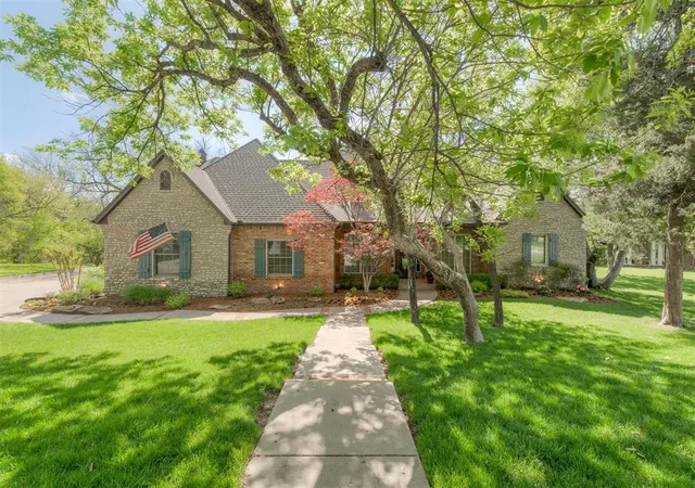 2nd image of 3812 W Creek Bank Dr, Edmond, OK 73003 | MLS# 1227293