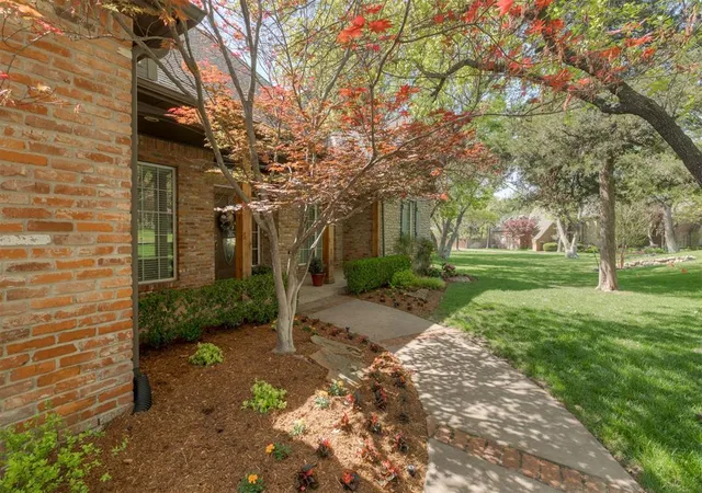 3rd image of 3812 W Creek Bank Dr, Edmond, OK 73003 | MLS# 1227293