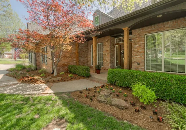 4th image of 3812 W Creek Bank Dr, Edmond, OK 73003 | MLS# 1227293
