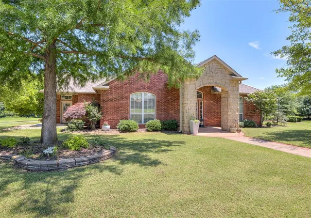 Photo 3 of Single family home for sale at 3508 Stratford Pl, Moore, OK 73160 | MLS# 1227302 | Listing updated on 2026-05-06