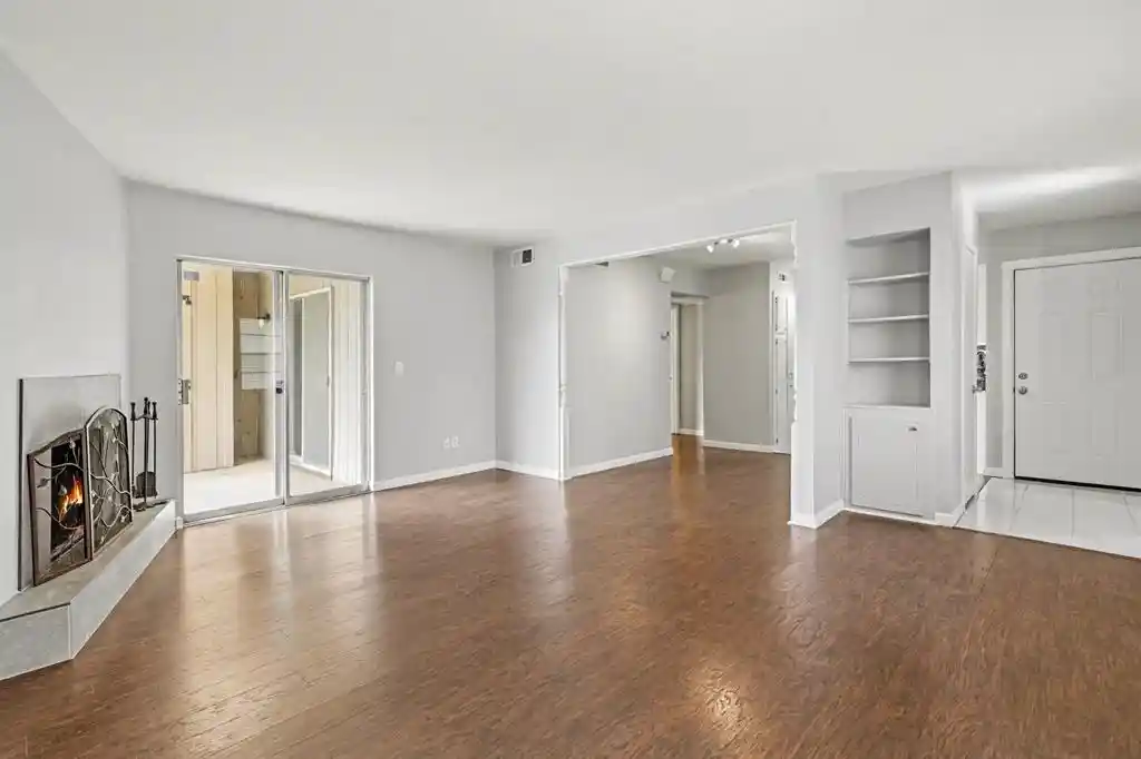 Listing Photo 2 - Condo for sale in 6700 N Meridian Ave located at 6700 N Meridian Ave, Oklahoma, OK 73116 - Unit 6700 N Meridian Ave