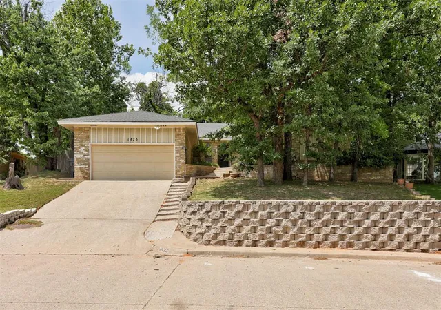 Homes for sale in Bethany, OK | 1825 N Oakhill Rd, Bethany, OK 73008 | MLS# 1227338