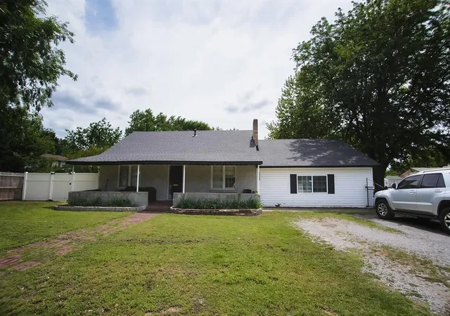 Photo 1 of Single family home for sale at 2012 W Boyd St, Norman, OK 73069 | MLS# 1227344 | Listing updated on 2026-05-11