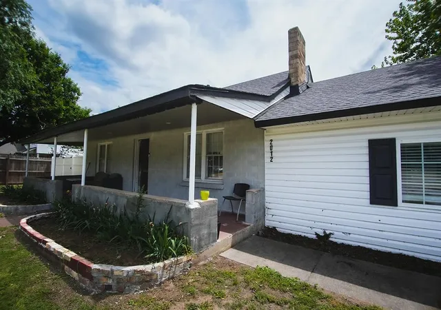 Photo 2 of Single family home for sale at 2012 W Boyd St, Norman, OK 73069 | MLS# 1227344 | Listing updated on 2026-05-11