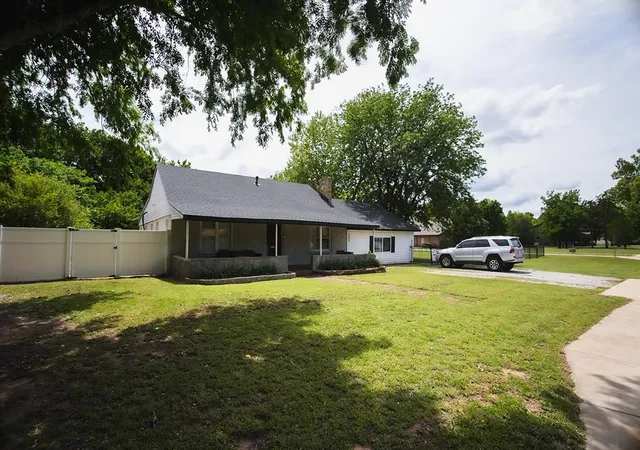 Photo 3 of Single family home for sale at 2012 W Boyd St, Norman, OK 73069 | MLS# 1227344 | Listing updated on 2026-05-11