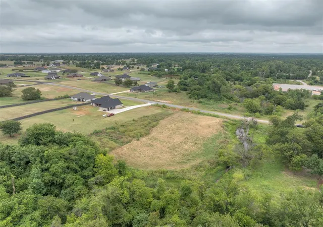 Photo 4 of Sale Pending at 2335 Dixie Dr, Blanchard, OK 73010 | MLS# 1227353 | Listing updated on 2026-09-18