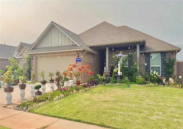 2nd image of 8905 Sw 42nd St, Oklahoma City, OK 73179 | MLS# 1227371