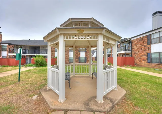 image of 3003 River Oaks Dr, Norman, OK 73072