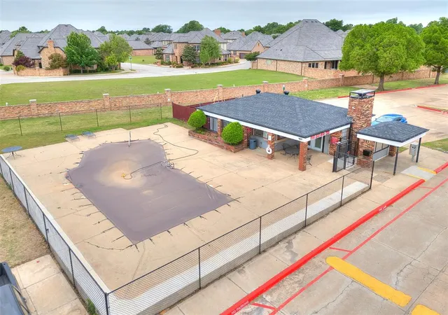 Homes for sale in Norman, OK | 3003 River Oaks Drive, Norman, OK 73072 | Houzeo