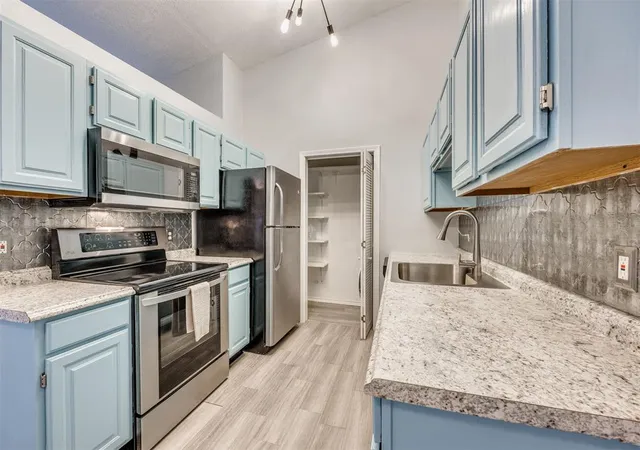 Homes for sale in Norman, OK | 3003 River Oaks Dr #204, Norman, OK 73072 | MLS# 1227495
