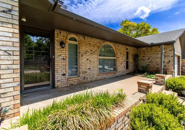Photo 2 of Single family home for sale at 904 East Dr, Edmond, OK 73034 | MLS# 1227505 | Listing updated on 2026-08-31