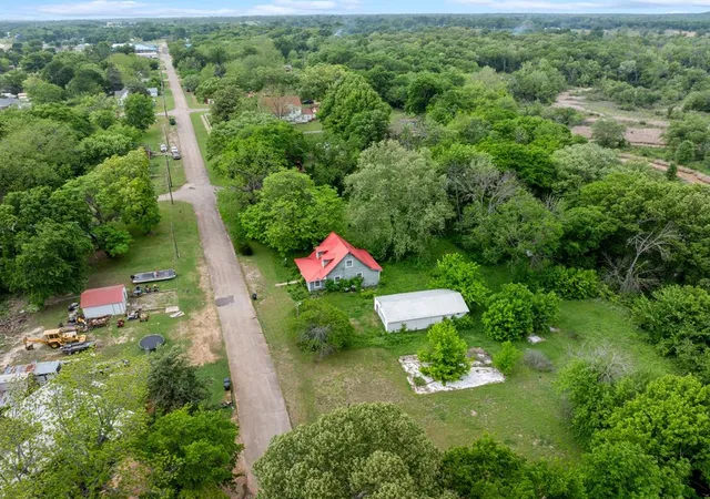 Homes for sale in Fort Towson, OK | 203 W Cincinnati St, Fort Towson, OK 74735 | MLS# 1227515