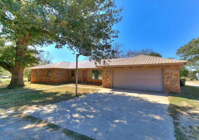 Photo 3 of Single family home for sale at 3460 Hensley Rd, Norman, OK 73026 | MLS# 1227546 | Listing updated on 2026-05-06