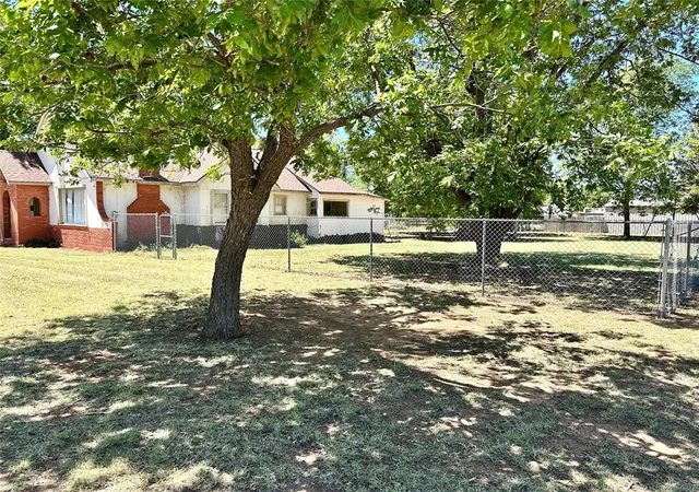 Homes for sale in Sayre, OK | 1411 N Us Route 66/ N 4Th St, Sayre, OK 73662 | MLS# 1227554