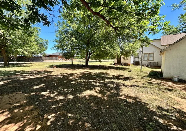Homes for sale in Sayre, OK | 1411 N Us Route 66/ N 4Th St, Sayre, OK 73662 | MLS# 1227554