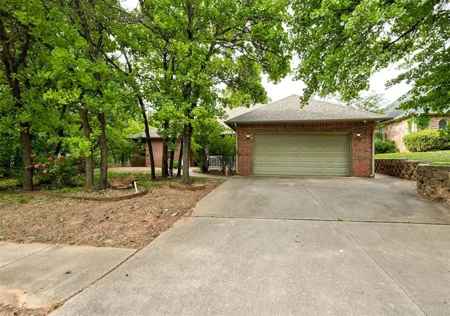 Homes for sale in Edmond, OK | 2500 Ashebury Wy, Edmond, OK 73034 | MLS# 1227560