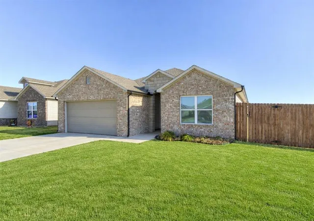 Homes for sale in Chickasha, OK | 3015 Brooke Rd, Chickasha, OK 73018 | MLS# 1227562