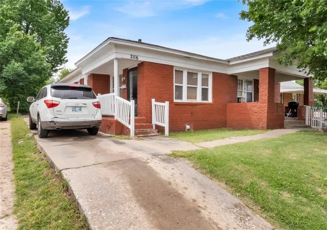 2nd image of 2104 Ne 23rd St, Oklahoma City, OK 73111 | MLS# 1227716