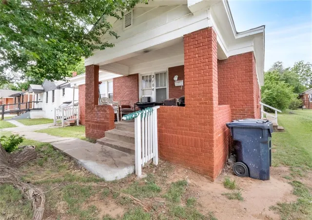 4th image of 2104 Ne 23Rd St, Oklahoma City, OK 73111 | MLS# 1227716
