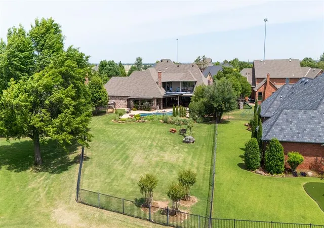 Homes for sale in Edmond, OK | 400 Oak Summit Rd, Edmond, OK 73025 | MLS# 1227725