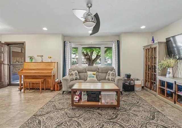 Photo 5 of Single Family Residence at 341 E Platt Dr, Yukon, OK 73099 | MLS# 1227788 | | Sold on 2026-06-17