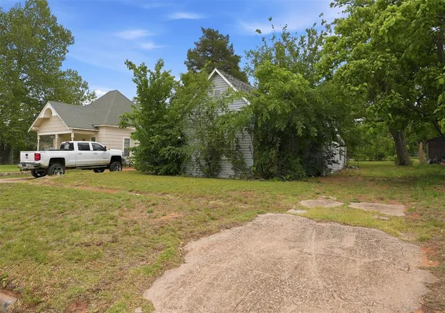 Homes for sale in Elk City, OK | 614 W 5th St, Elk City, OK 73644 | MLS# 1227812