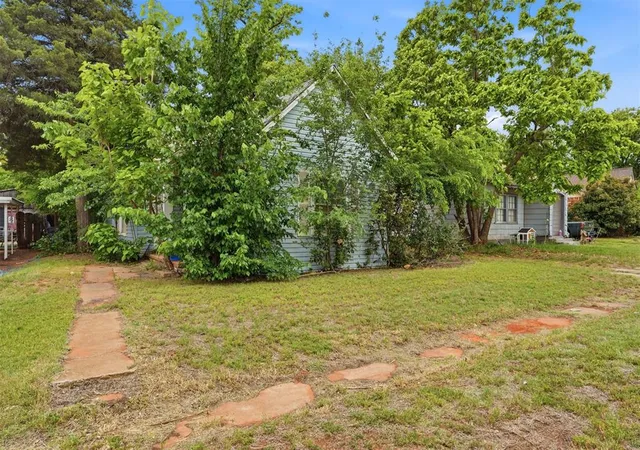 Homes for sale in Elk City, OK | 614 W 5Th St, Elk City, OK 73644 | MLS# 1227812