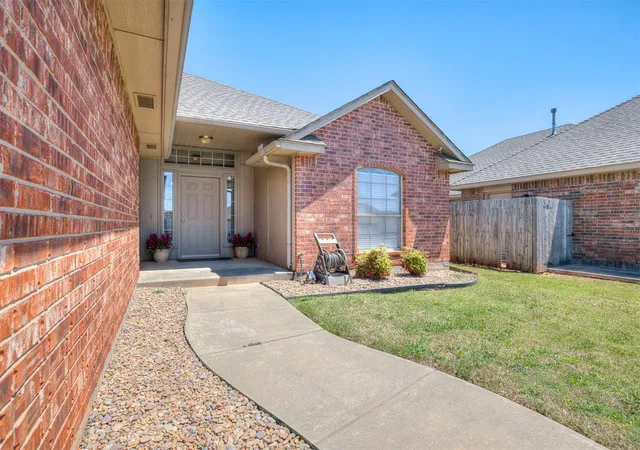 2nd image of 3312 Ashton Dr, Moore, OK 73160 | MLS# 1227814