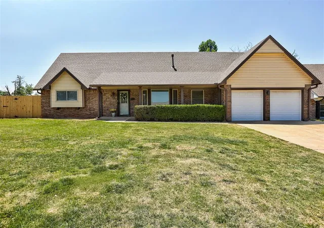 Photo 1 of Single family home for sale at 7201 N Hammond Ave, Warr Acres, OK 73132 | MLS# 1227816 | Listing updated on 2026-07-12