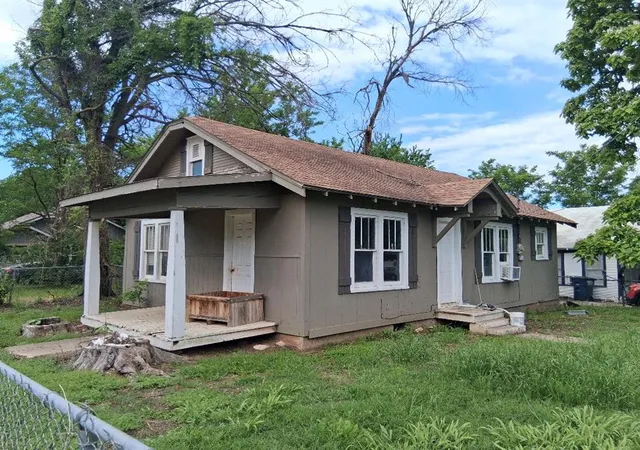 Photo 2 of Single family home for sale at 222 N Center Ave, Shawnee, OK 74801 | MLS# 1227828 | Listing updated on 2026-09-16