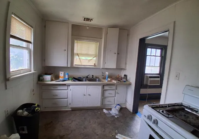 Photo 3 of Single family home for sale at 222 N Center Ave, Shawnee, OK 74801 | MLS# 1227828 | Listing updated on 2026-09-16