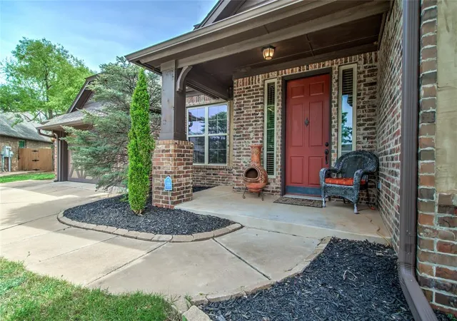 3rd image of 18301 Orozco Cir, Edmond, OK 73012 | MLS# 1227831
