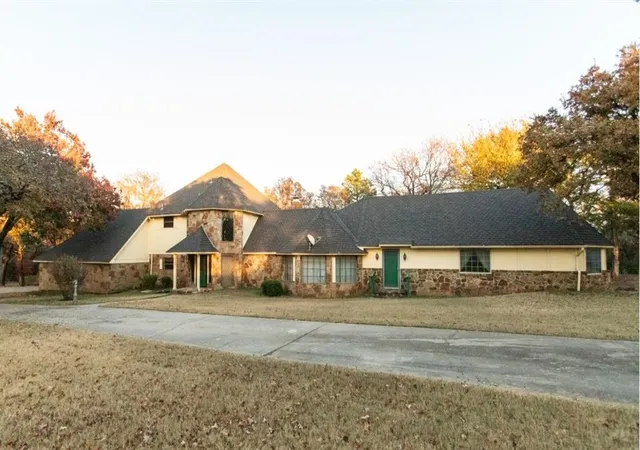 Photo 1 of Sale Pending at 11512 Robinwood Ln, Oklahoma City, OK 73131 | MLS# 1227896 | Listing updated on 2026-09-03