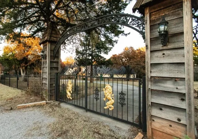 Photo 3 of Sale Pending at 11512 Robinwood Ln, Oklahoma City, OK 73131 | MLS# 1227896 | Listing updated on 2026-09-03