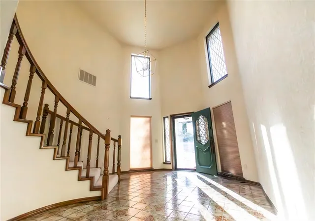 Photo 4 of Sale Pending at 11512 Robinwood Ln, Oklahoma City, OK 73131 | MLS# 1227896 | Listing updated on 2026-09-03
