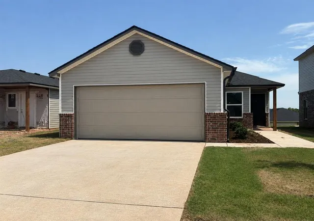 Homes for sale in Guthrie, OK | 1212 Saddle Dr, Guthrie, OK 73044 | MLS# 1227902
